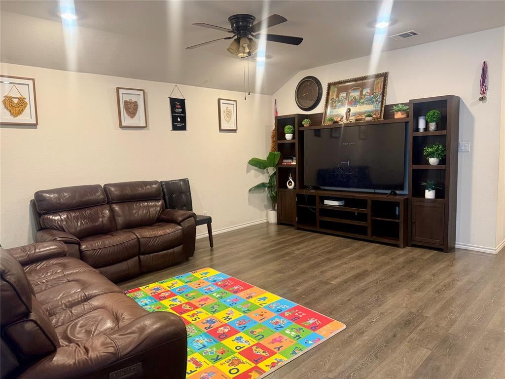 2900 Peony Drive