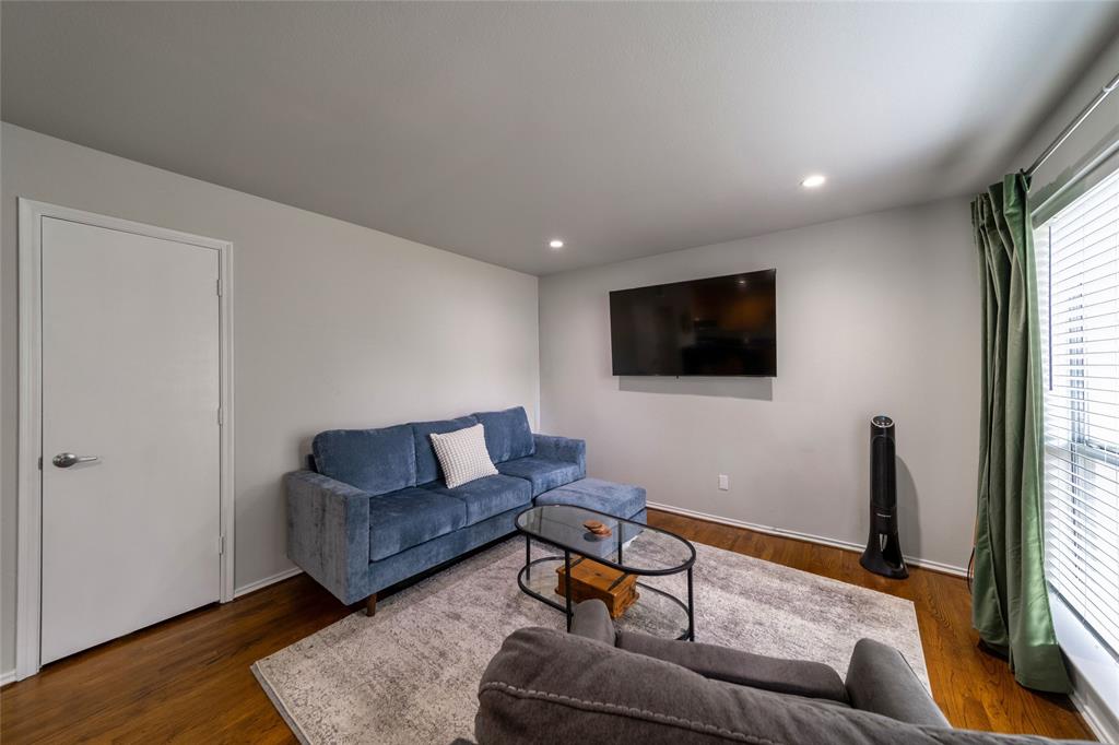 4616 W Lovers Lane 116