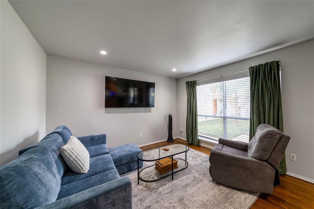 4616 W Lovers Lane 116