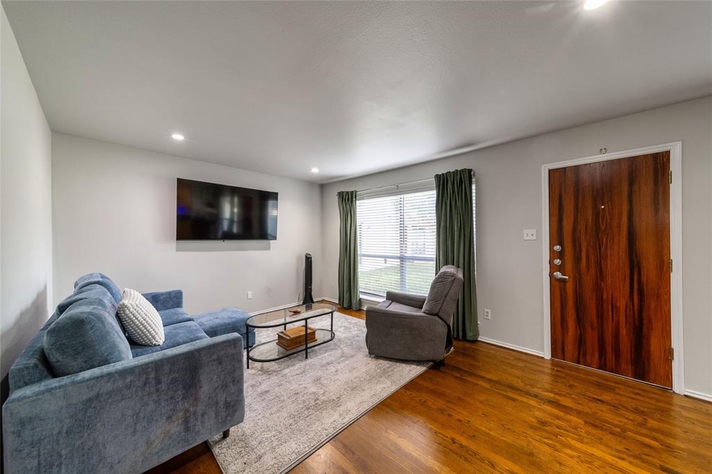 4616 W Lovers Lane 116