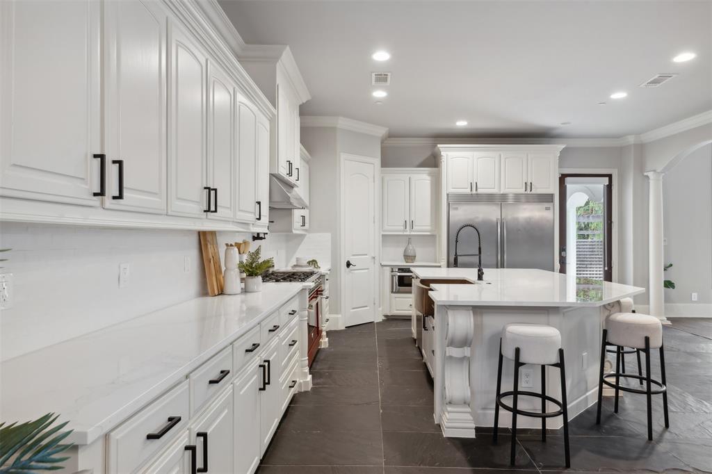 Ll Jesters Smu Heights Rev Place - Residential