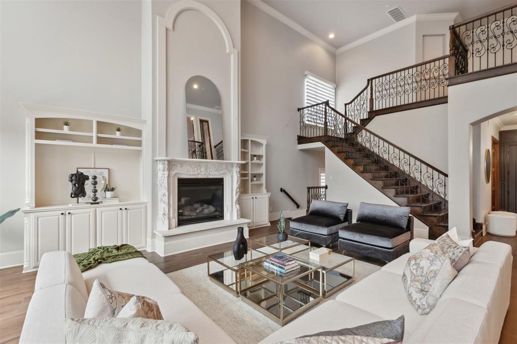 Ll Jesters Smu Heights Rev Place - Residential