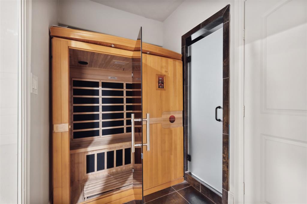 Ll Jesters Smu Heights Rev Place - Residential