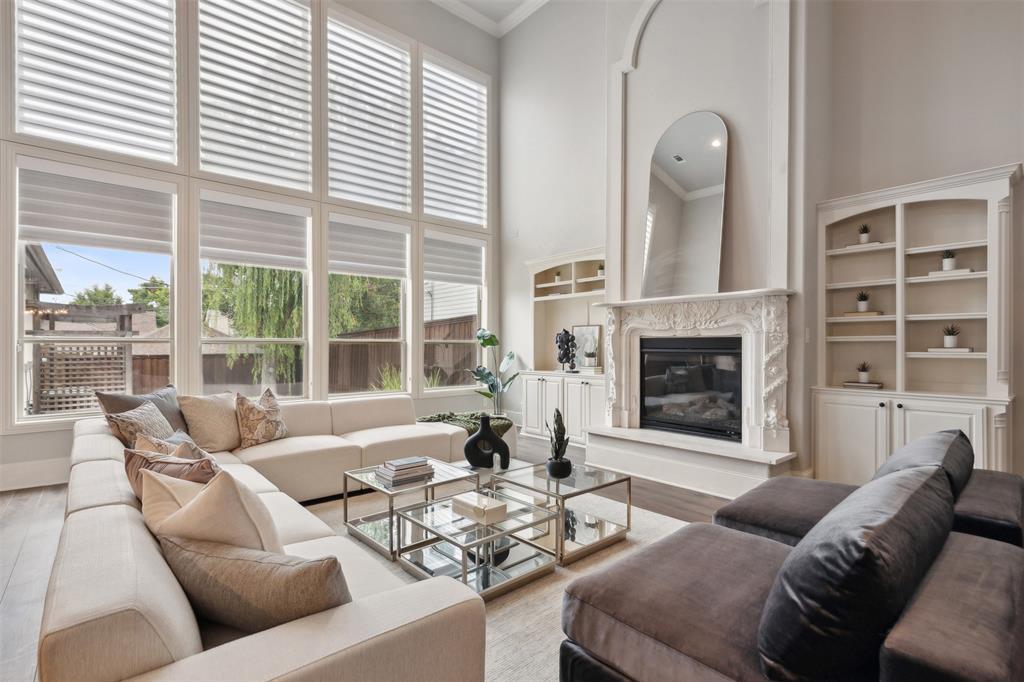 Ll Jesters Smu Heights Rev Place - Residential