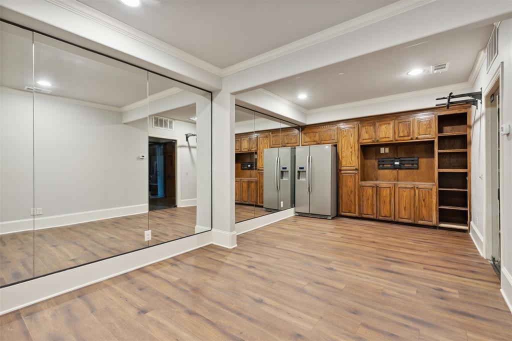 Ll Jesters Smu Heights Rev Place - Residential