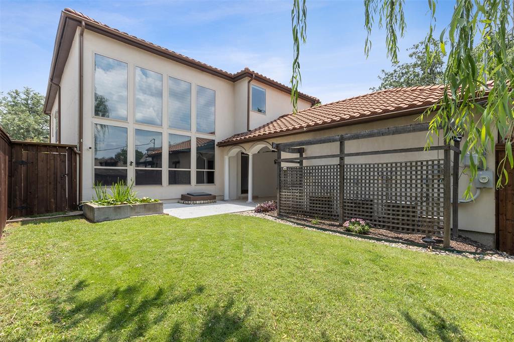 Ll Jesters Smu Heights Rev Place - Residential