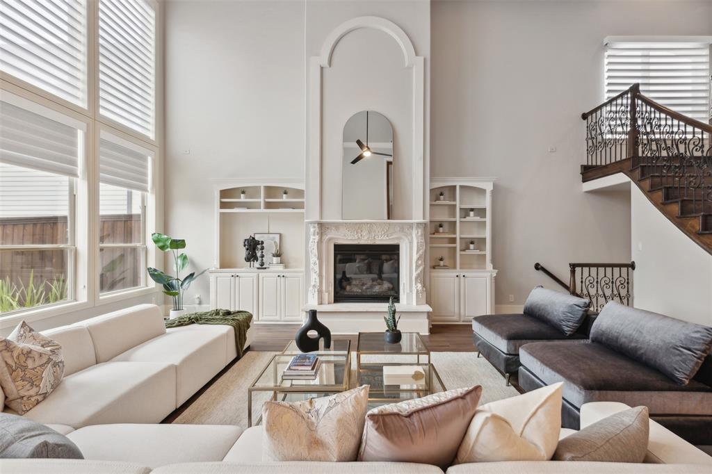 Ll Jesters Smu Heights Rev Place - Residential