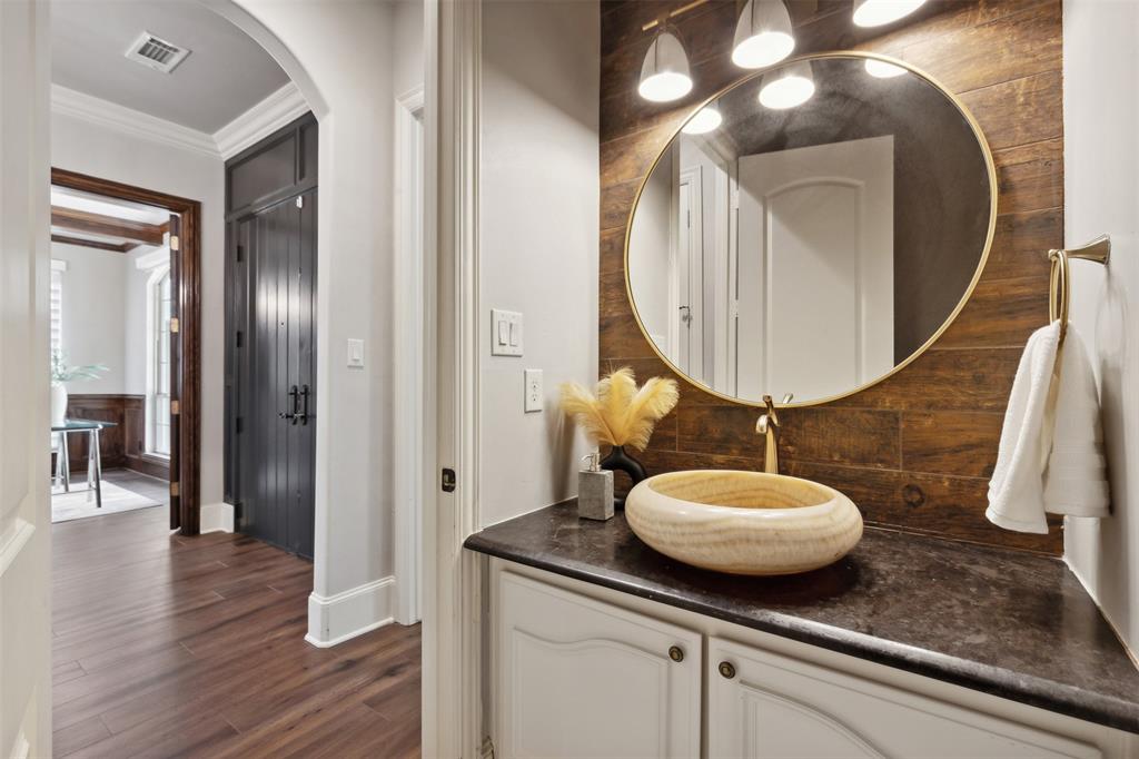 Ll Jesters Smu Heights Rev Place - Residential