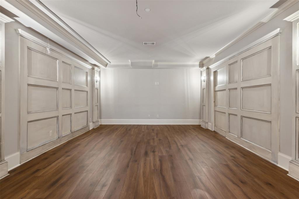 Ll Jesters Smu Heights Rev Place - Residential