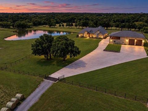 Photo of 790 Bones Chapel Road, Whitesboro, TX 76273 (MLS # 21196520)