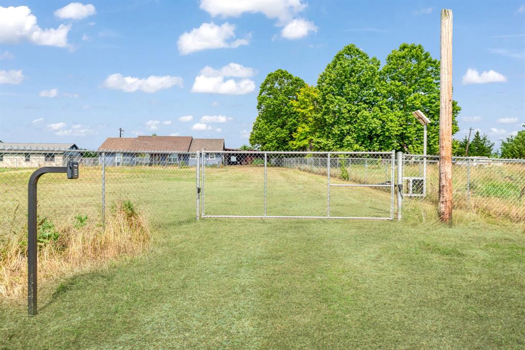 7487 Farm Road 905