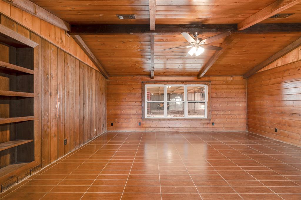 7487 Farm Road 905