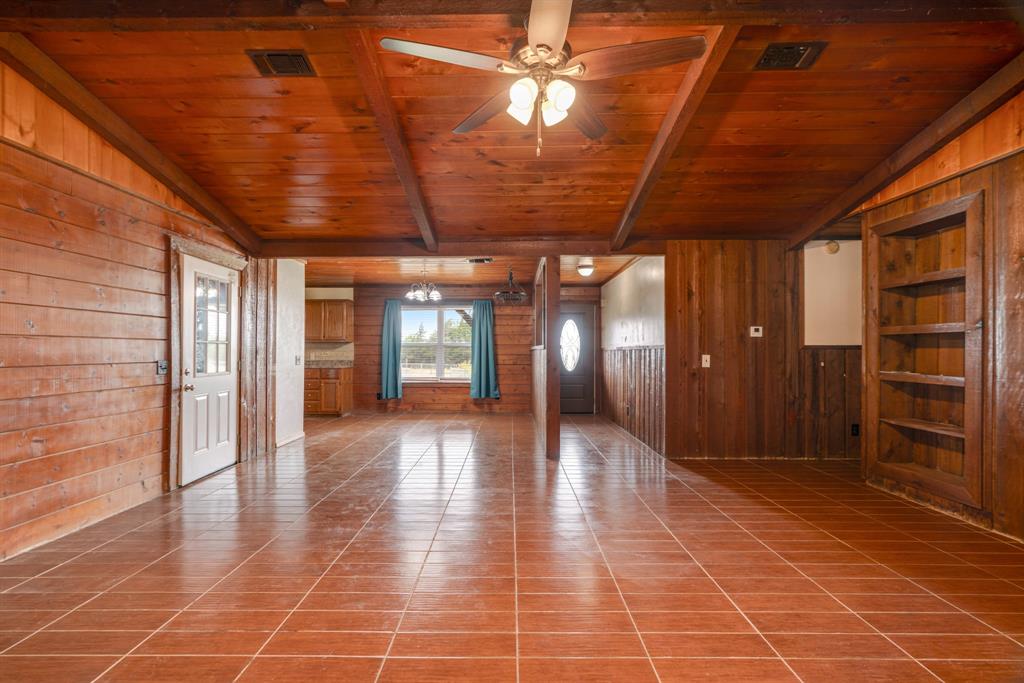 7487 Farm Road 905