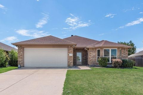 Photo of 1119 Wolverine Lane, Greenville, TX 75402 (MLS # 21234915)