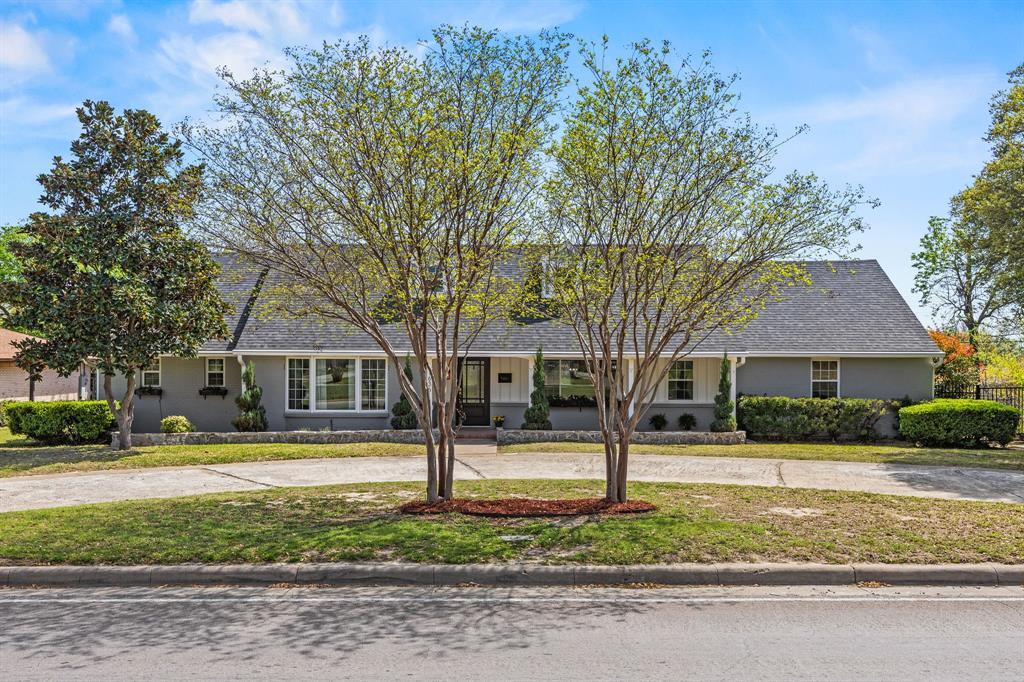 1636 W Red Bird Lane