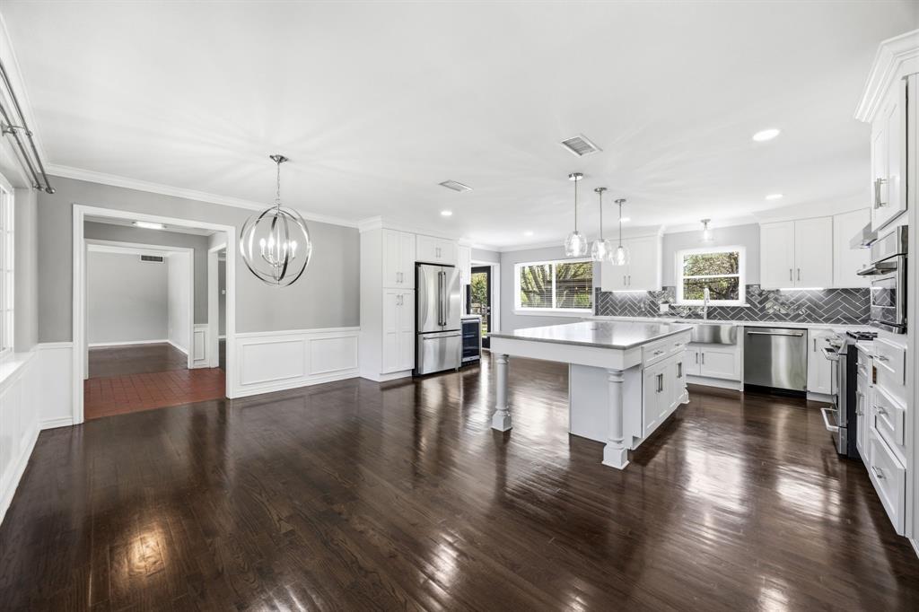 1636 W Red Bird Lane