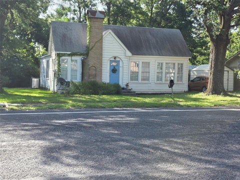 Photo of 810 N Main ST, Winnsboro, TX 75494 (MLS # 21420645)