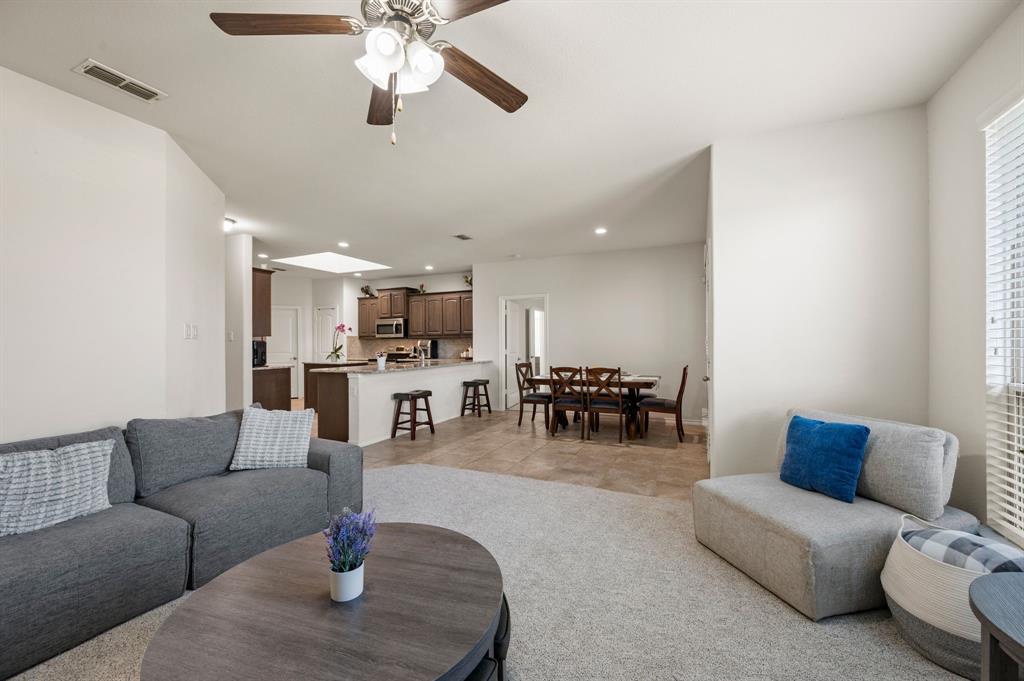 Fort Worth, Texas 76052, United States, 3 Bedrooms Bedrooms, ,2 BathroomsBathrooms,Residential,Pending,117178