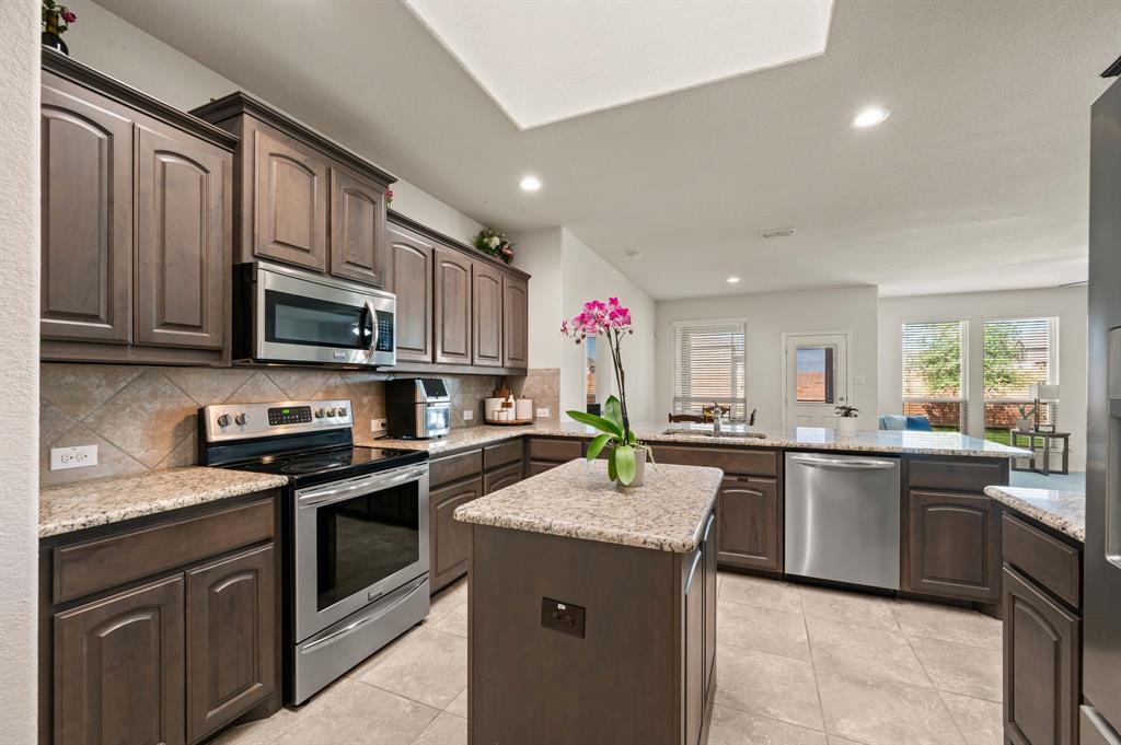 Fort Worth, Texas 76052, United States, 3 Bedrooms Bedrooms, ,2 BathroomsBathrooms,Residential,Pending,117178