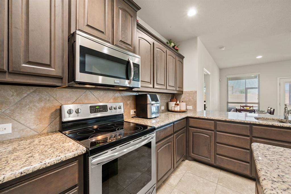 Fort Worth, Texas 76052, United States, 3 Bedrooms Bedrooms, ,2 BathroomsBathrooms,Residential,Pending,117178