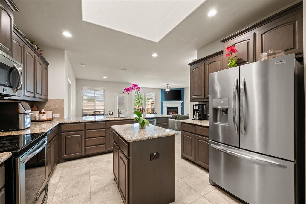 Fort Worth, Texas 76052, United States, 3 Bedrooms Bedrooms, ,2 BathroomsBathrooms,Residential,Pending,117178