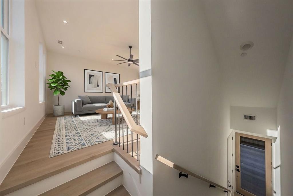 2523 Hondo Avenue 102