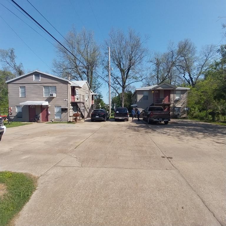 2327 Walnut Street