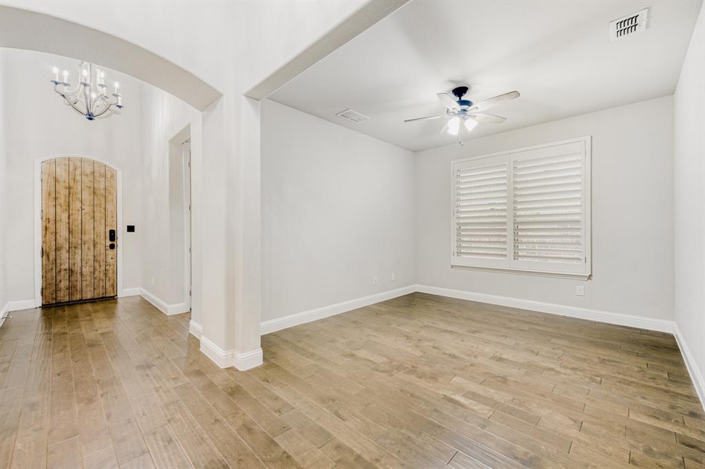 2633 Walnut Creek Lane