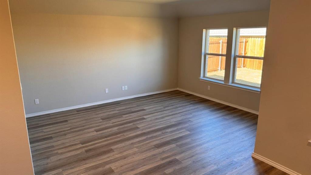 524 CRESTRIDGE Drive N