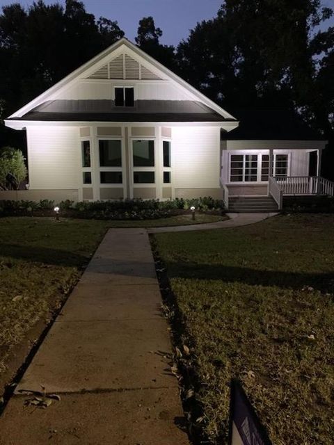 A home in Crockett