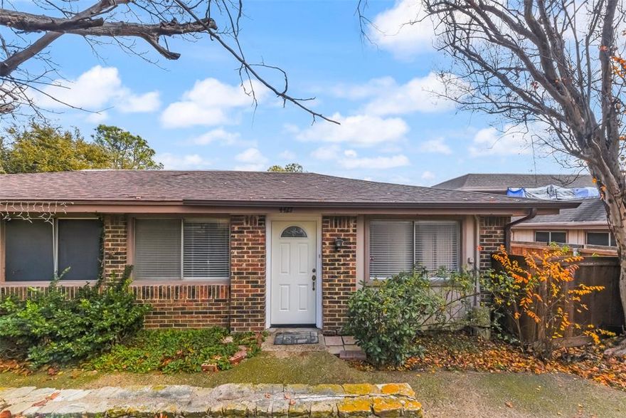 3 bed ,2 bath single story town home in Club community in central Irving.Updated home with new paints in (December 2025),with laminate flooring.Large fenced patio is suitable for relaxing in outdoors.One covered parking space
(#186) and an uncovered parking spot , and access to community amenities including a pool and club house.The hoa maintains the roof, lawn, and all exterior areas.Easy access to DFW airport, highways and shoppings.