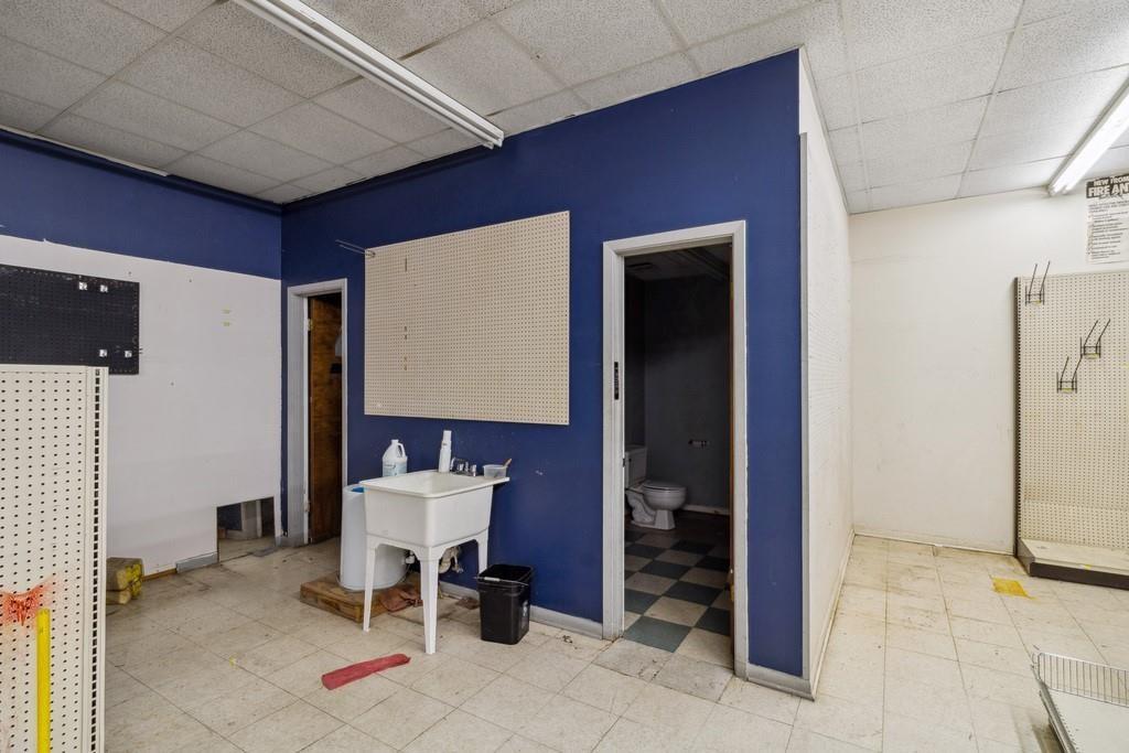 Corsicana - Commercial Sale