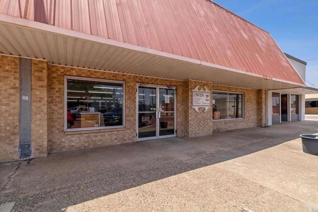 Corsicana - Commercial Sale