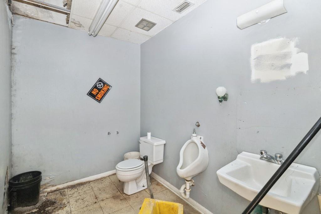 Corsicana - Commercial Sale