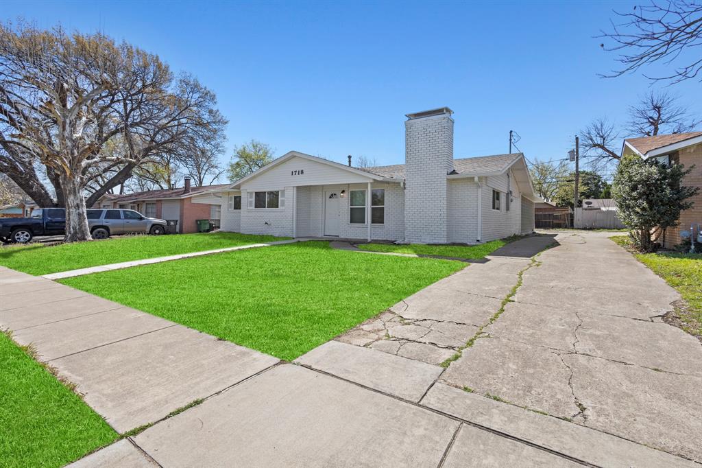 1718 E Lovers Lane