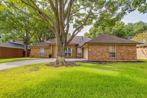 Photo of 2637 Surrey Woods Road, Flower Mound, TX 75028 (MLS # 21396529)