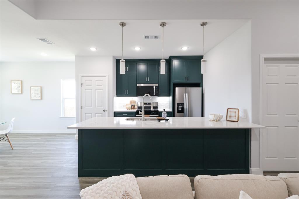 710 Narrow Street
