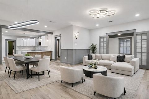 Photo of 810 S Montclair Avenue, Dallas, TX 75208 (MLS # 21136418)