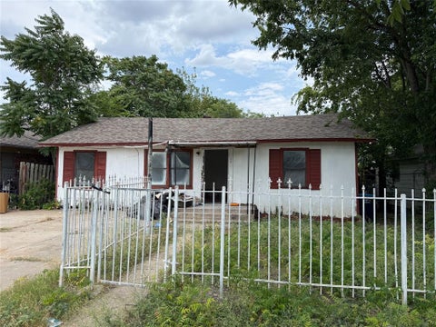 Photo of 3343 Bryan Avenue, Fort Worth, TX 76110 (MLS # 21336473)