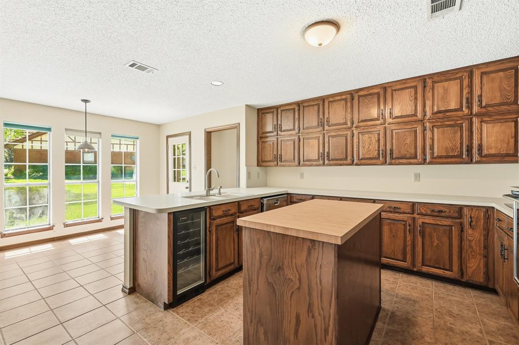 716 Sugar Tree Court