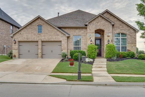 Photo of 6200 Savannah Oak Trail, Flower Mound, TX 76226 (MLS # 21385034)