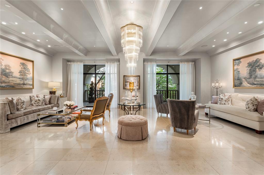 2801 Turtle Creek Boulevard 2E