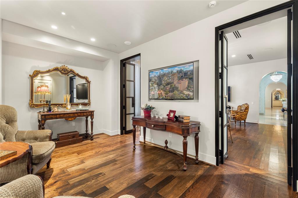 Mansion Residence - Residential