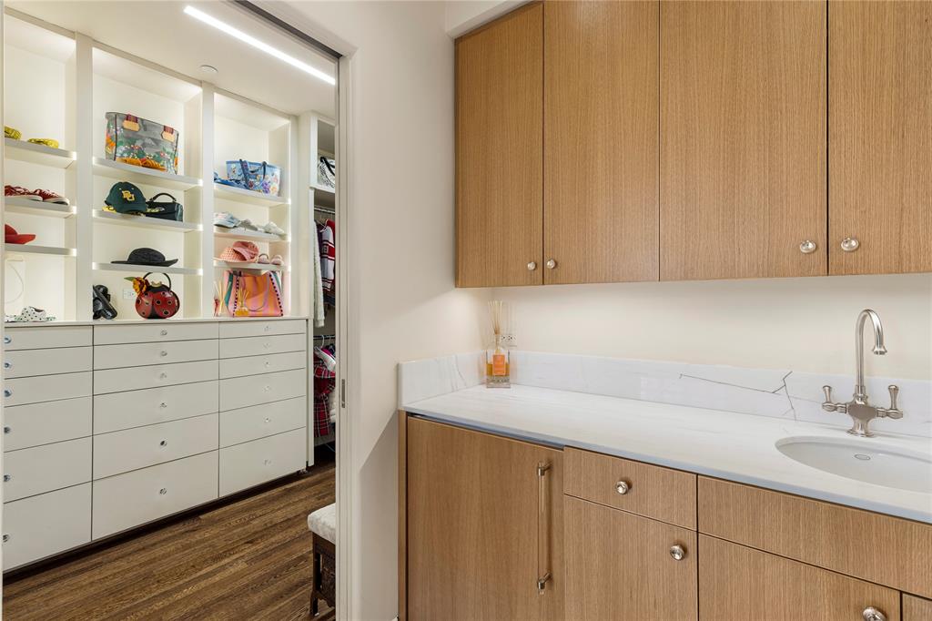 Mansion Residence - Residential