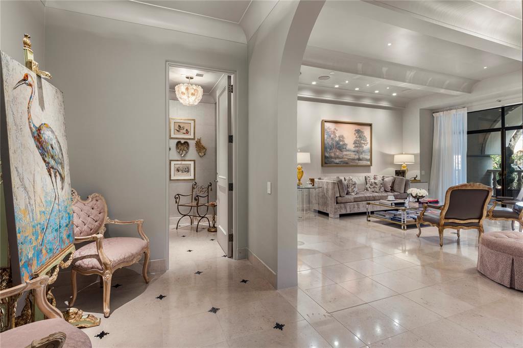 2801 Turtle Creek Boulevard 2E