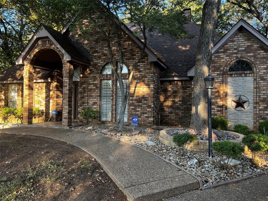 Nestled at the back of the cul de sac amongst the mature oak trees, this home's location is ideal. It's within close proximity to schools and has easy access to I-20 and 287.The open floor plan flows from living to dining, family room and kitchen. The enclosed sunroom rounds out the third living area. From there the party can extend to the backyard deck. The detached garage and long driveway provide plenty of parking. The primary bedroom features an en suite bath with dual sinks, separate shower, garden tub and his and hers walk-in closets. The kitchen's high-low breakfast bar provides a second eating area and there's plenty of room for groceries in the walk-in pantry.  Refrigerator, washer and dryer are included in lease. Note: fireplace is not functional, but adds to the homeyness.