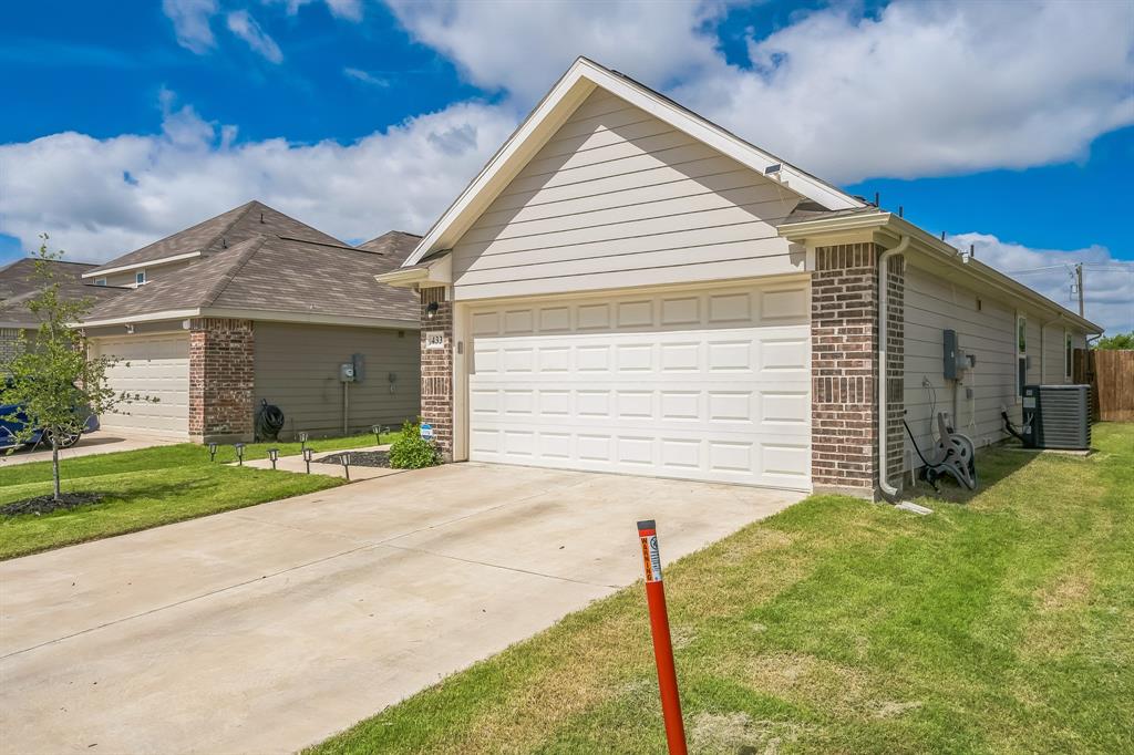 433 Woodhouse Way