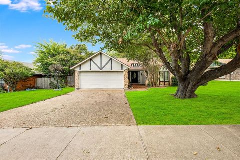 105 LAKEWAY Drive Benbrook TX 76126