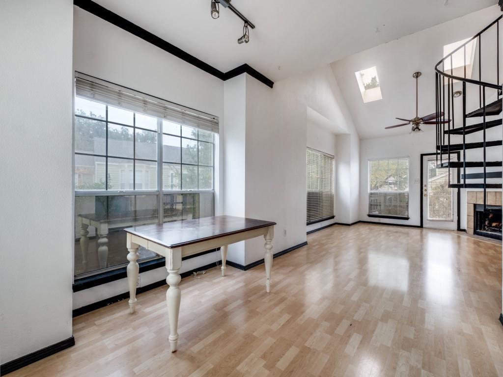 Oaks Of Lakewood Condo - Residential