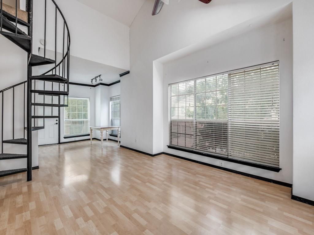 Oaks Of Lakewood Condo - Residential